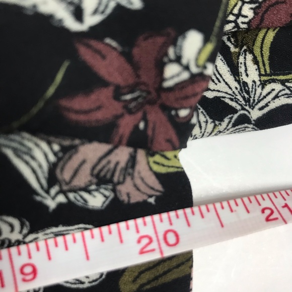 DR2 Women's 3/4 Sleeve Black Floral Drapey Blouse - Picture 9 of 11
